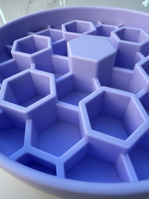 XL Hive Slow Feeder - Neon Lavender