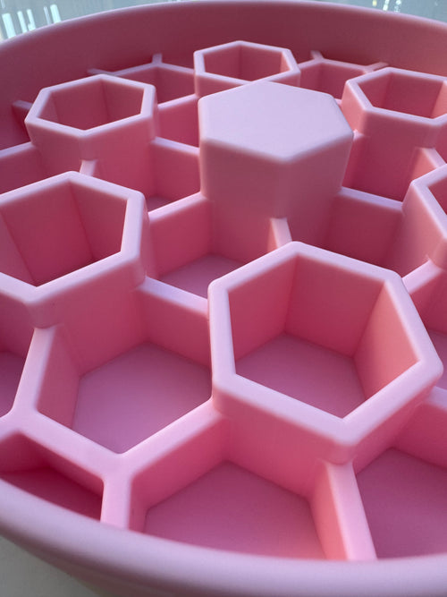 XL Hive Slow Feeder - Bubblegum