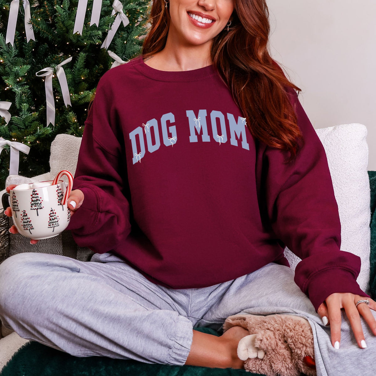 Dog Mom Bows crewneck sweatshirt in Wine